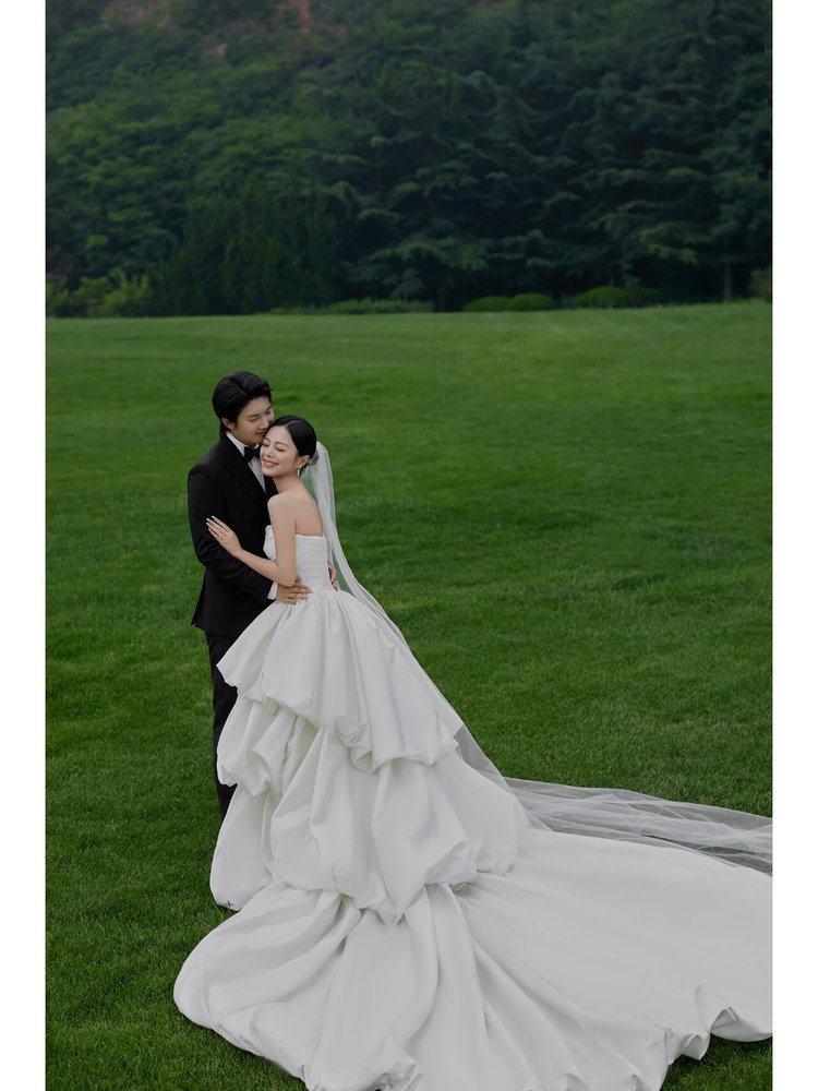 草坪森系婚纱照 西安婚纱照风格
