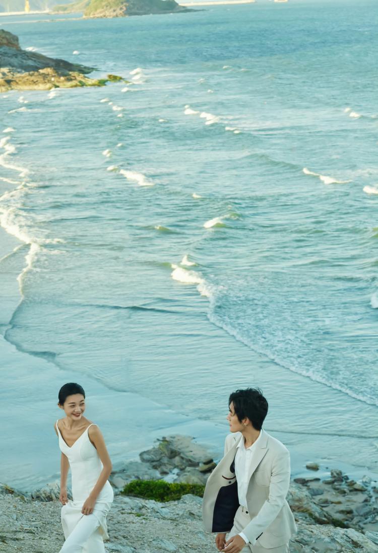 青岛旅拍婚纱照,海景礁石婚纱照