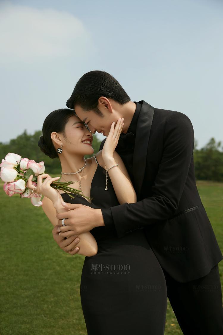 郑州拍婚纱照 黑色礼服赫本风婚纱照 犀牛影像工作室