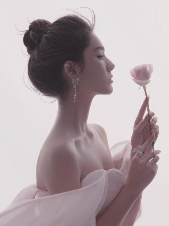 明星高定 梦幻彩纱婚纱照