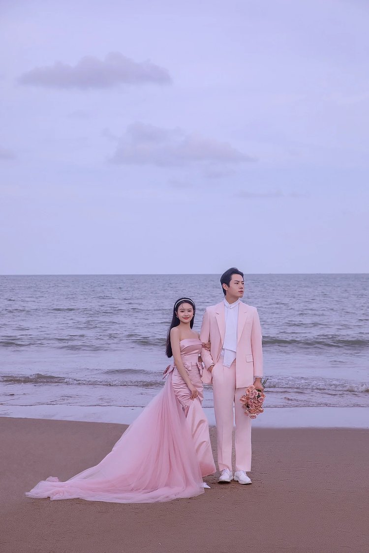 海边粉色系婚纱照 心动少女粉