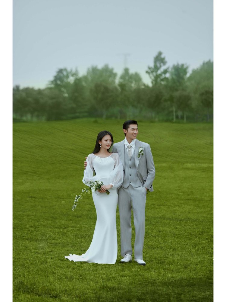 电影感草坪婚纱照,广州婚纱照推荐