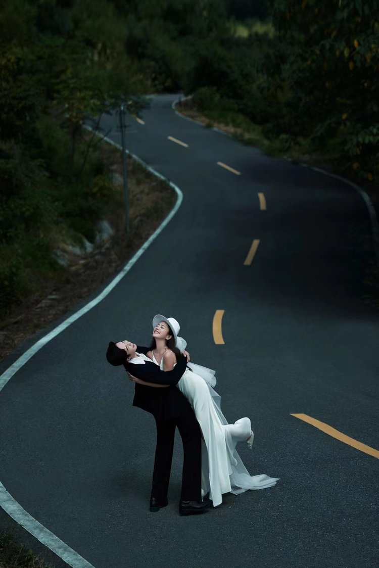 太酷了吧 公路微旅拍婚纱照