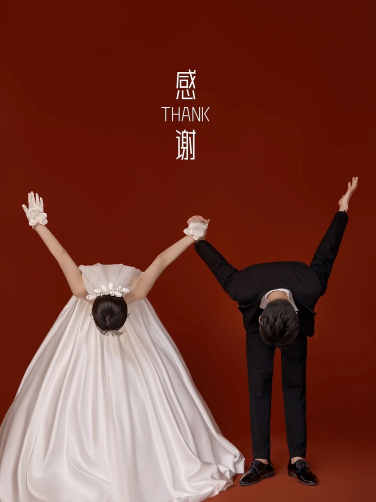 耐看还好拍的复古红婚纱照