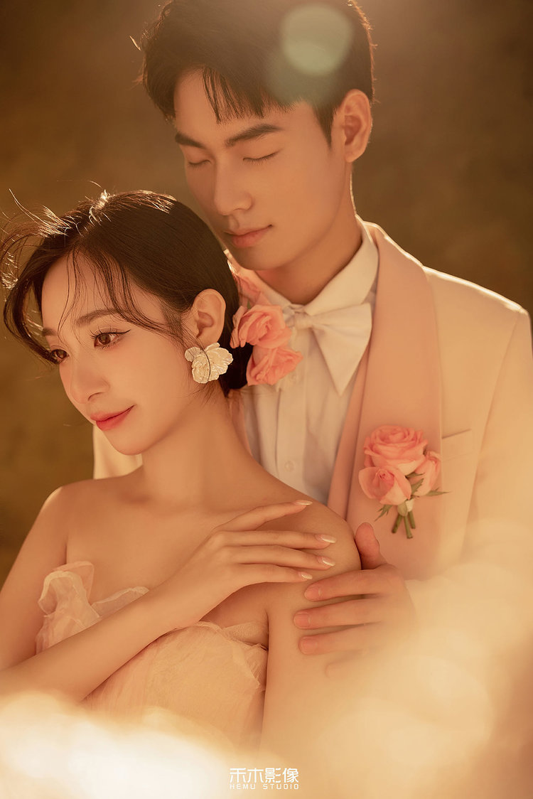 粉色公主裙氛围感婚纱照 00后新娘必看
