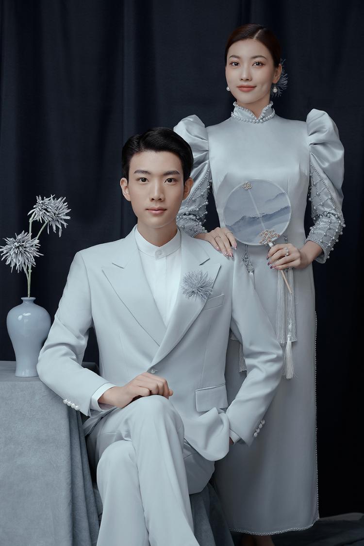 蓝调新中式旗袍婚纱照 室内纯色背景婚纱摄影