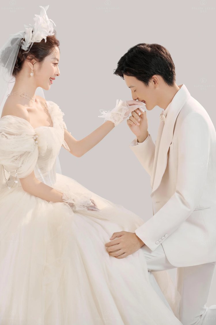 室内高定婚纱照,女王既视感