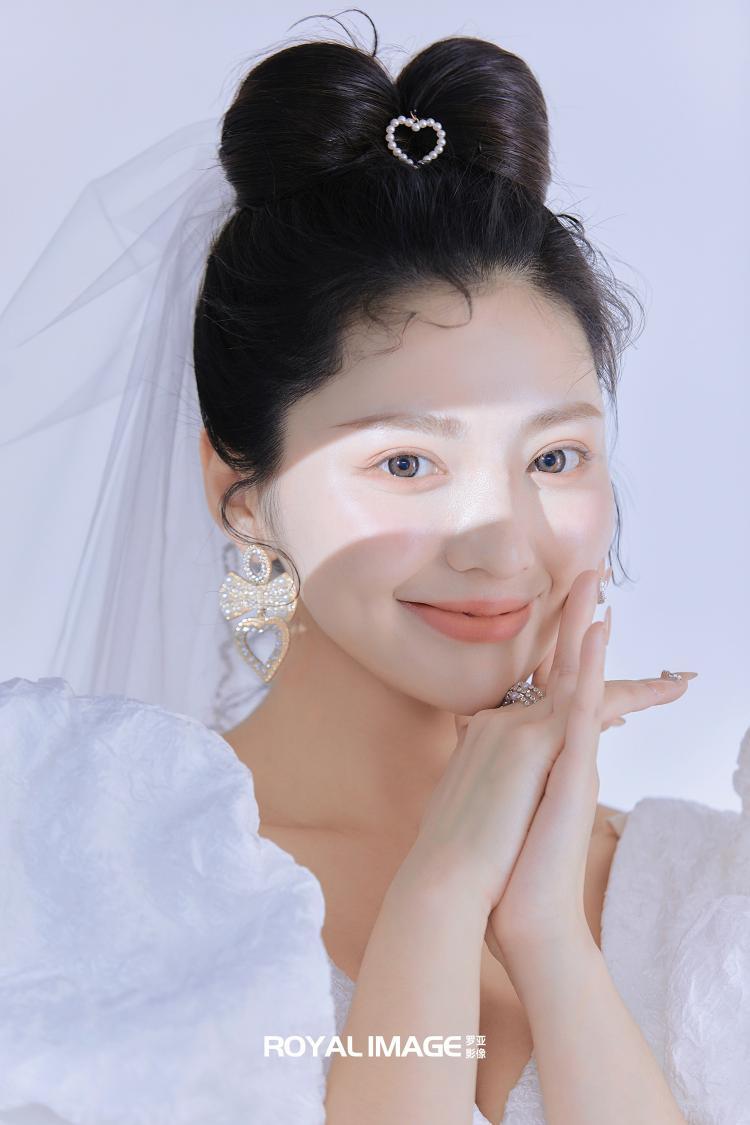 室内韩式婚纱照 白色婚纱+白色西装的纯美