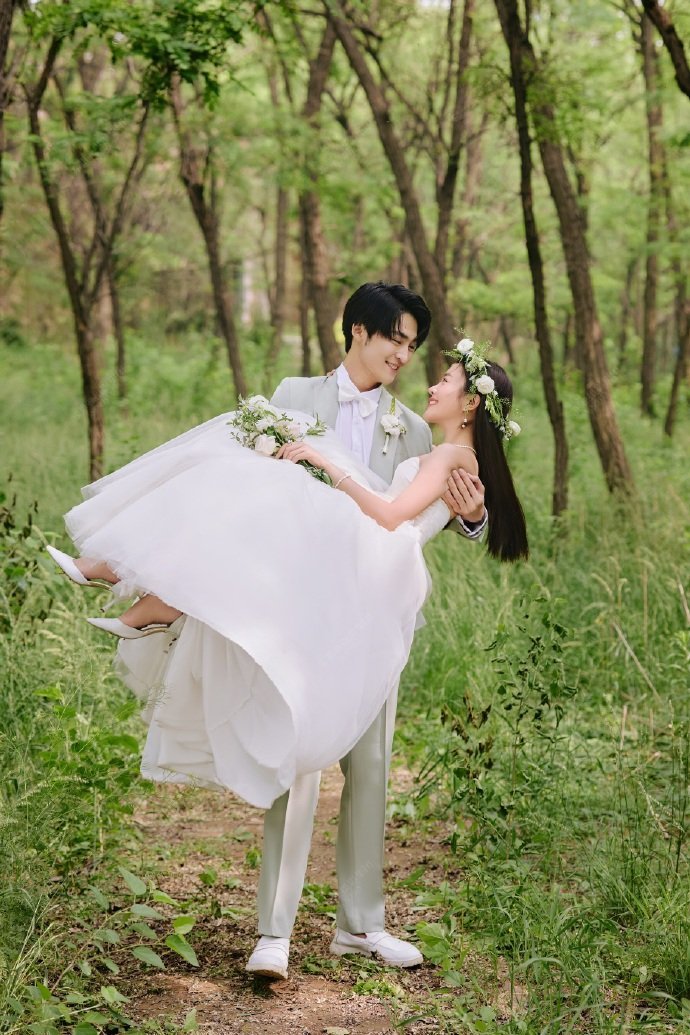 淄博婚纱照风格推荐:浪漫森系抹胸婚纱照 ·苏菲亚摄影