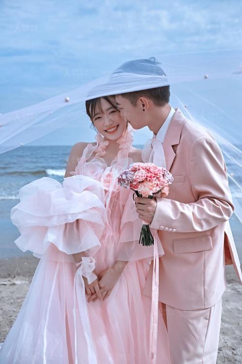 海景婚纱照风格推荐:粉色系海边婚纱照 / 布兰特海