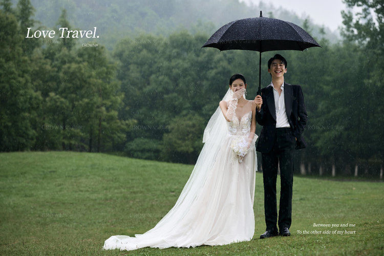 雨景纪实婚纱照,在雨雾中相望 相奔 相拥......