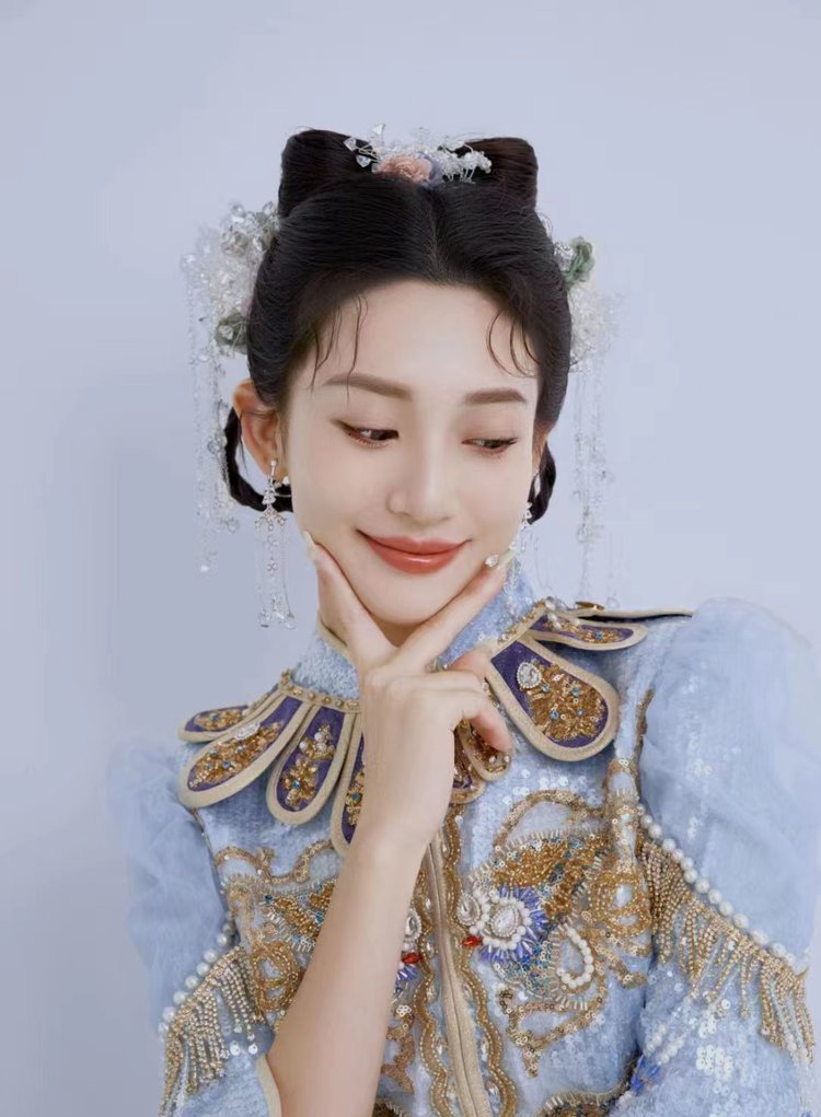 秀禾服俏皮风婚纱照 传统与活泼的完美碰撞