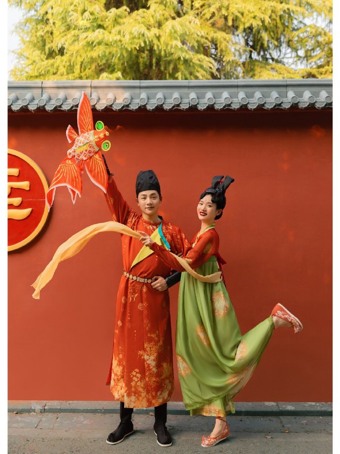 南通婚纱摄影，俏皮汉服婚纱照