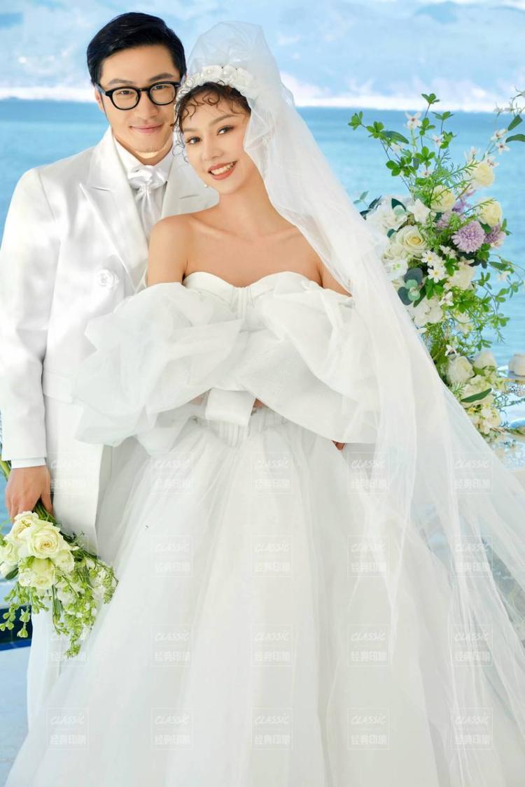 大理经典婚纱照 颇有希腊圣托里尼婚纱照之美