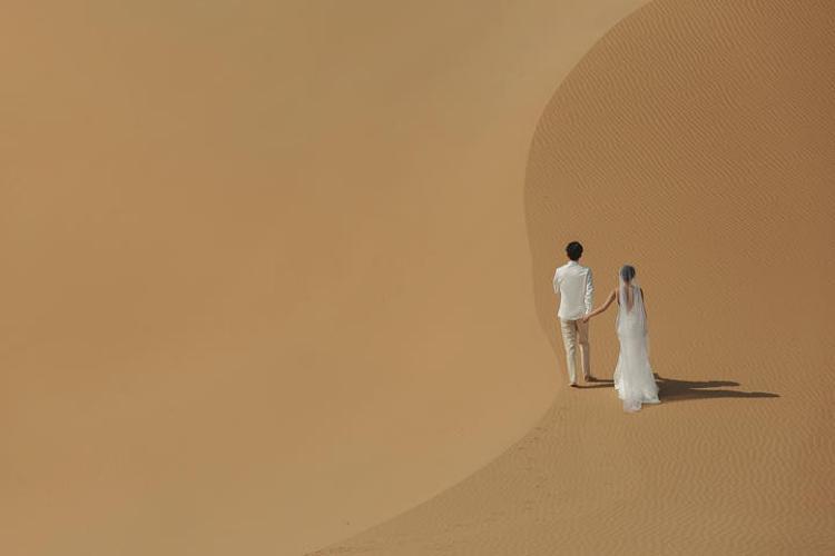 聚美婚纱摄影--沙漠婚纱照