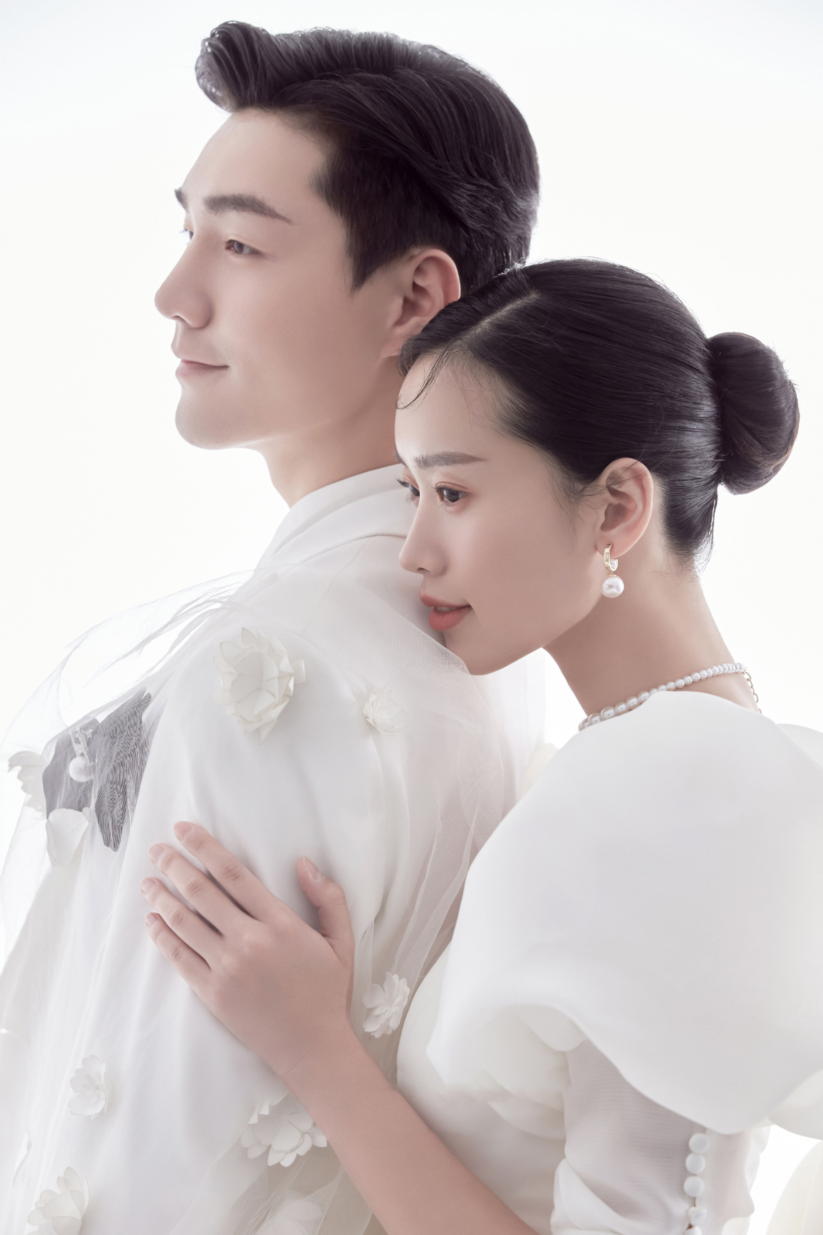 唯美白色婚纱照  室内主纱婚纱照