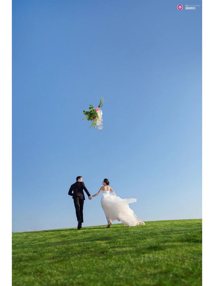 浪漫的治愈系的草坪森系婚纱照