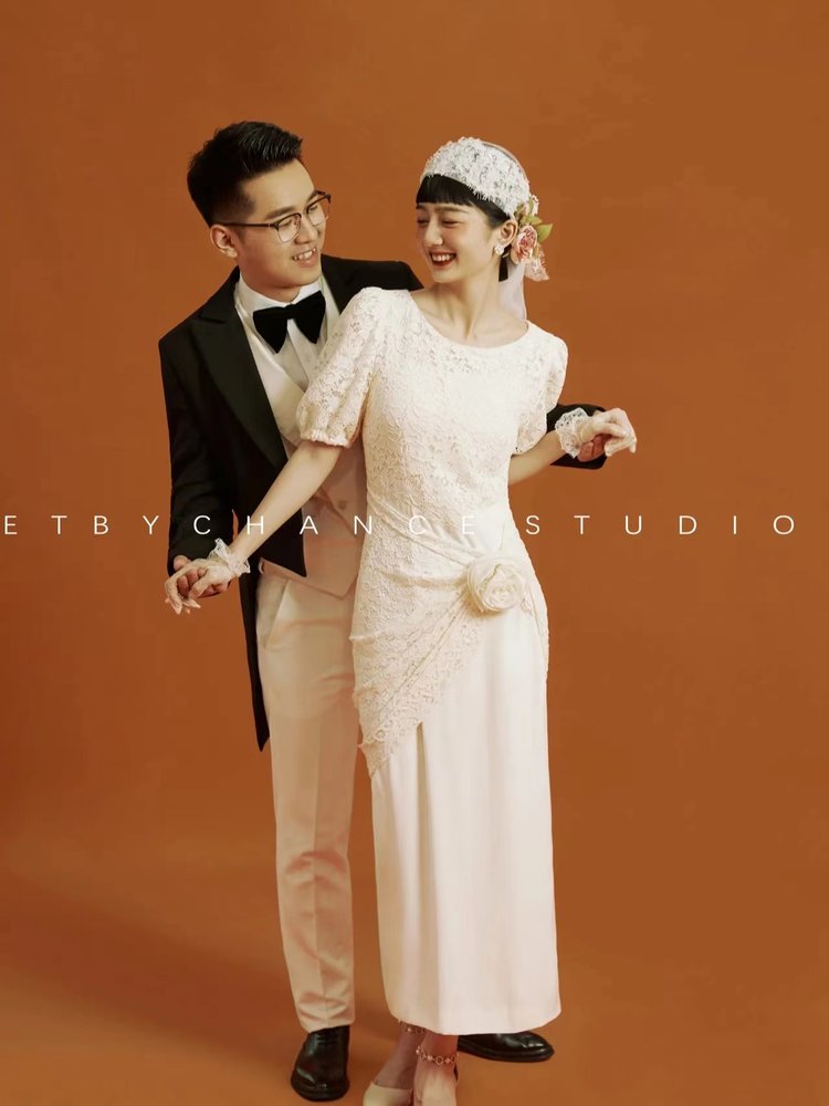 室内复古风婚纱照·不期而遇婚纱摄影