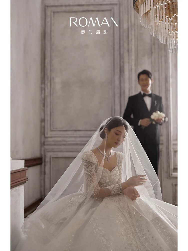 00后也太会选婚纱照了吧 高级感爆棚的室内主纱婚纱照