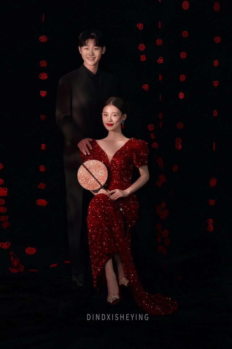 红黑色系婚纱照,光影碰撞与浪漫对白