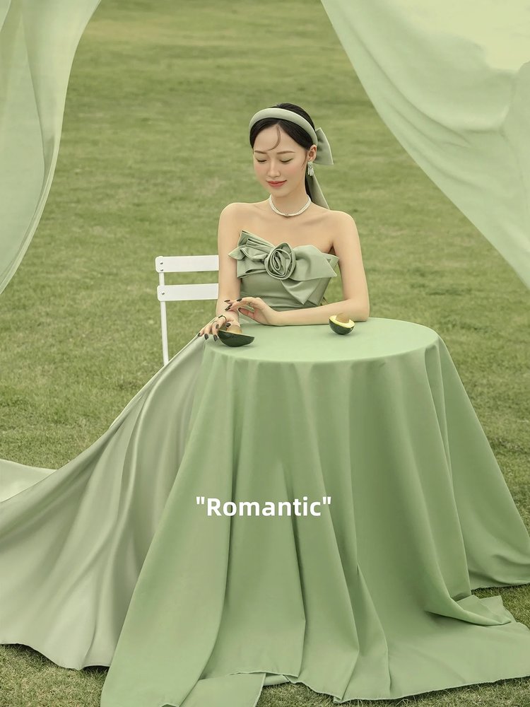 把仪式感搬进森系草坪婚纱照里 超甜der