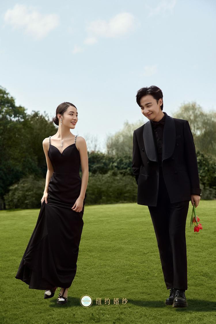 法式唯美婚纱照 黑色礼服和大自然的亲密接触
