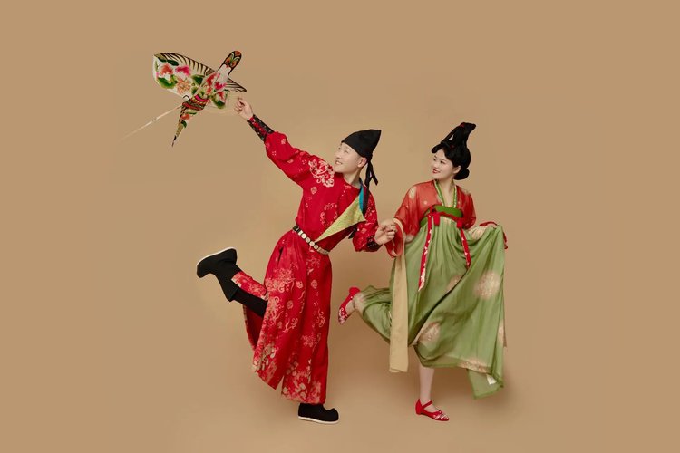 廊坊婚纱摄影唐宫俏皮婚纱照·梦巴黎婚纱