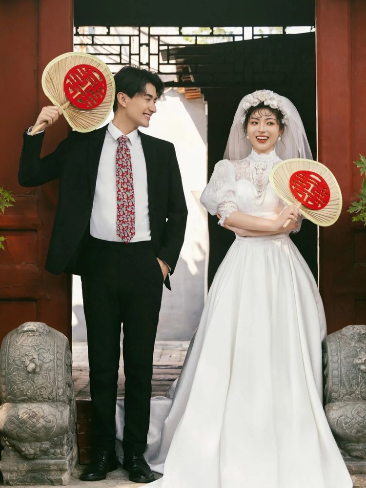外景胡同婚纱照 婚纱摄影拍摄时尚符号
