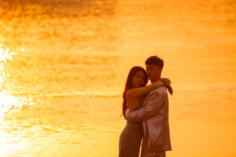 广安婚纱照分享 浪漫夕阳水边婚纱照