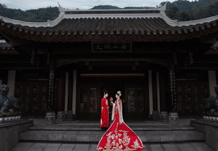 株洲婚纱照推荐,凤冠霞帔中式婚纱照
