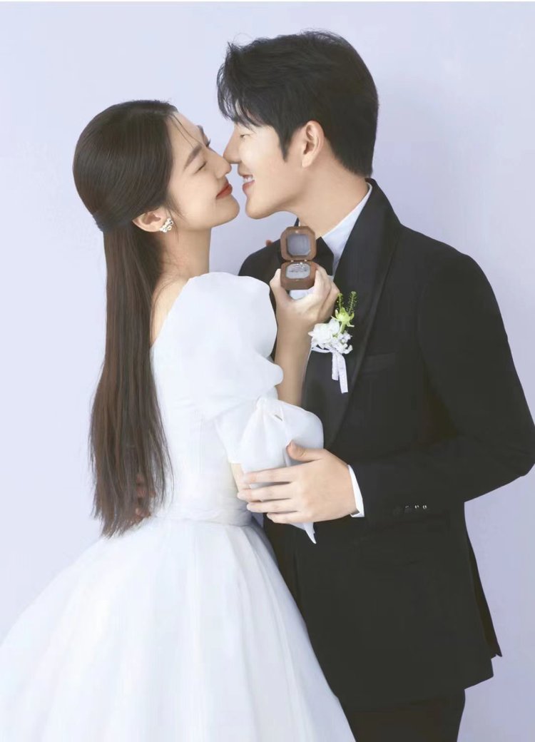 室内简约婚纱照
