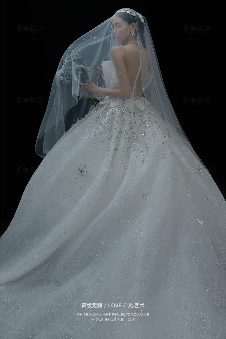 纯黑色背景逐光主题光影婚纱照 成都婚纱照