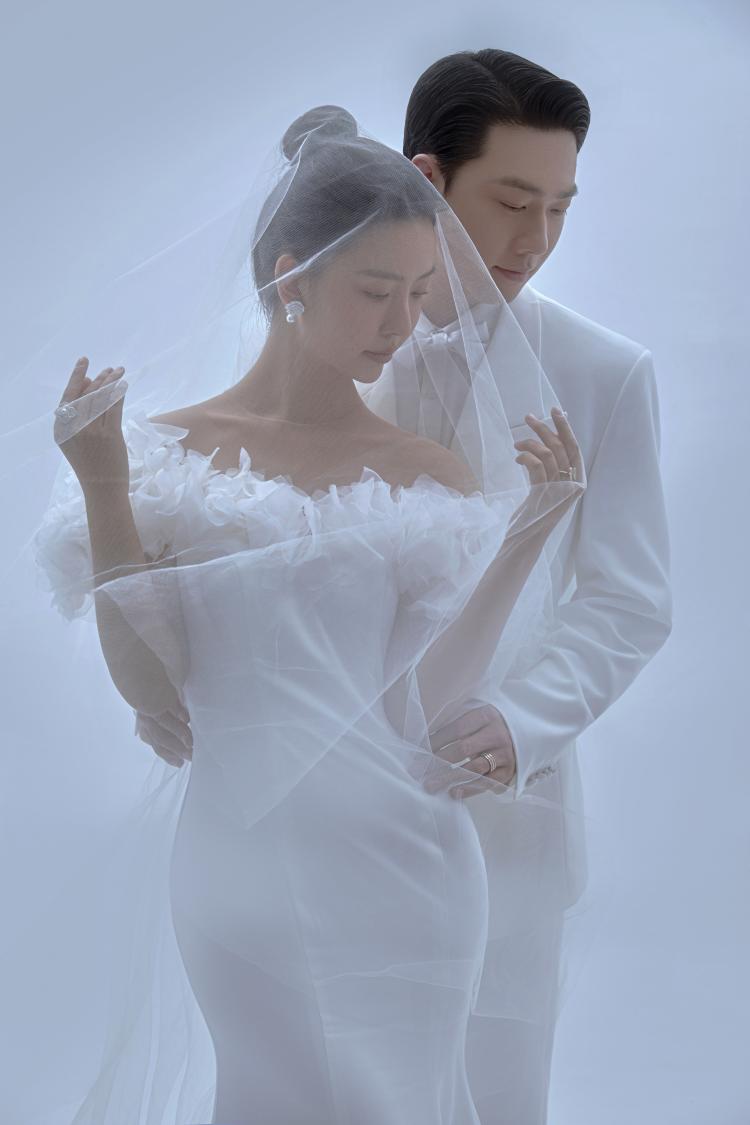 室内婚纱照，光影白色婚纱照捕捉爱的纯粹与美好