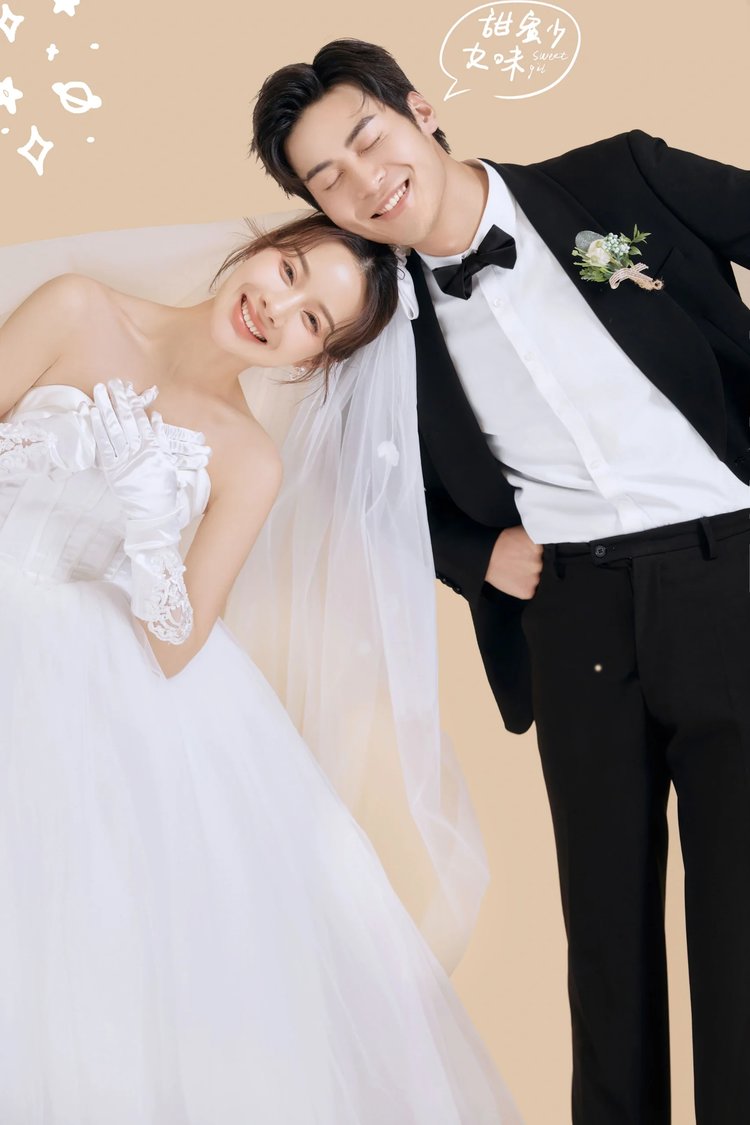 室内俏皮风婚纱照,互动中的甜蜜