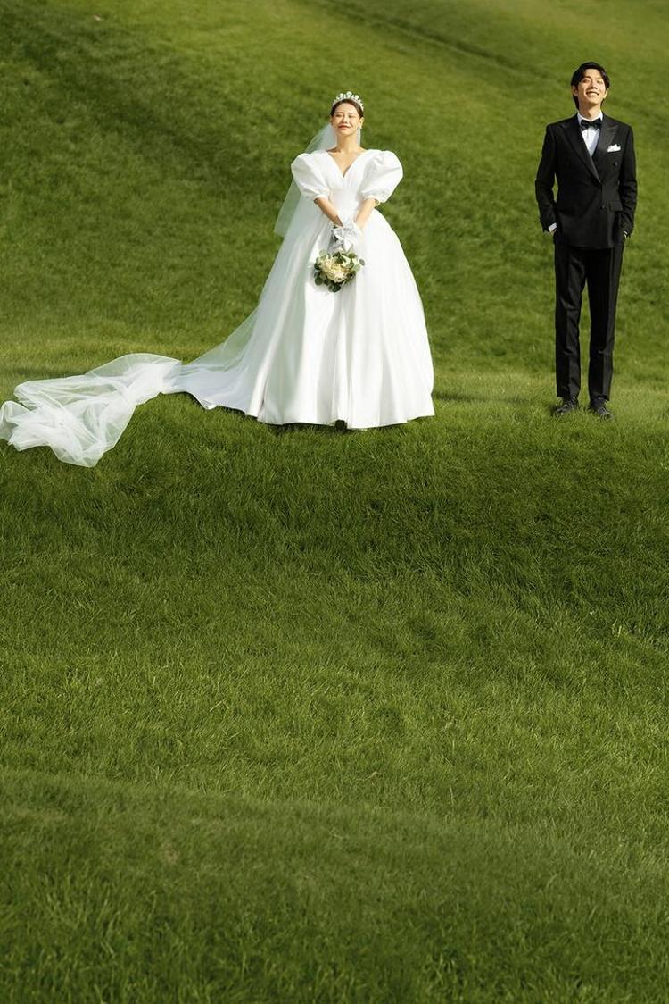 赫拉婚纱摄影推荐:唯美森系草坪婚纱照