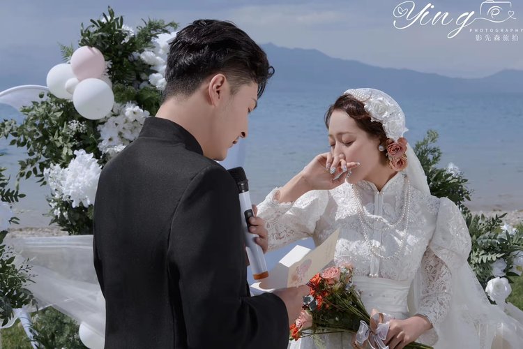 伊宁婚纱摄影 户外草坪婚礼纪实婚纱照-影先森婚纱摄影