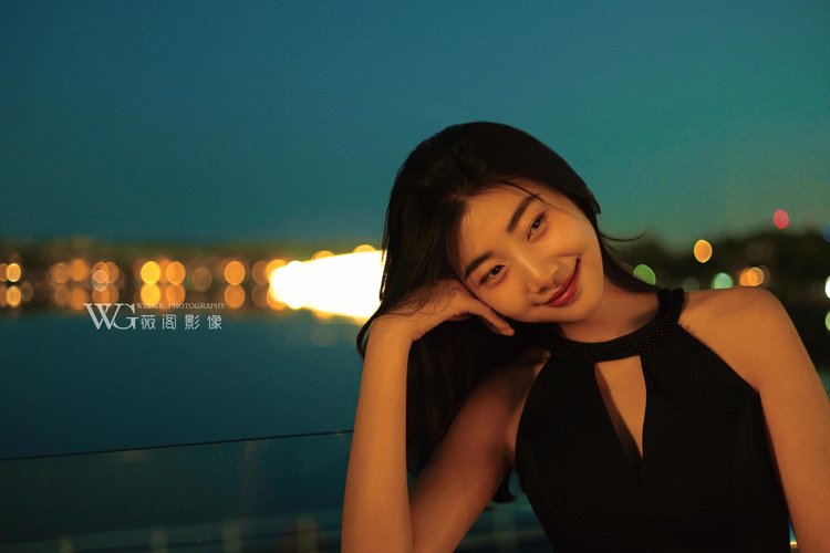 氛围感十足的夜景婚纱照
